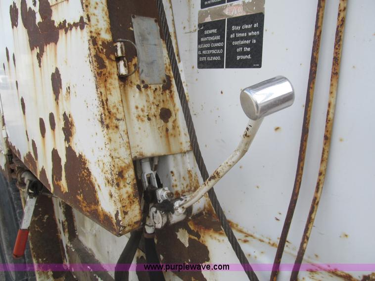 image for item I7108 2000 Volvo WXLL64 refuse truck