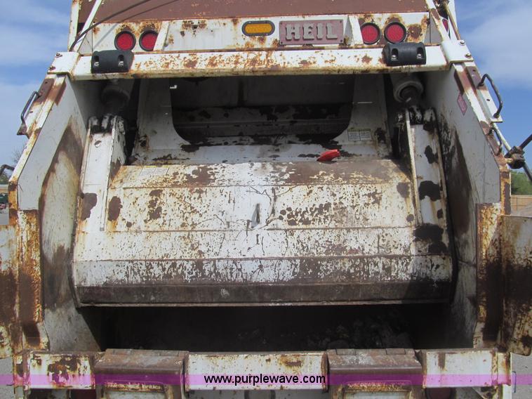 image for item I7108 2000 Volvo WXLL64 refuse truck