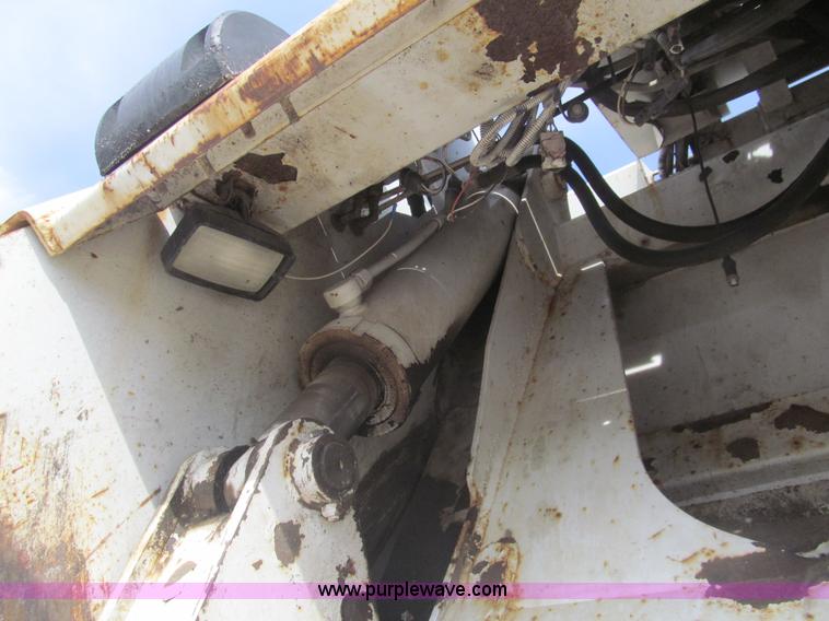 image for item I7108 2000 Volvo WXLL64 refuse truck