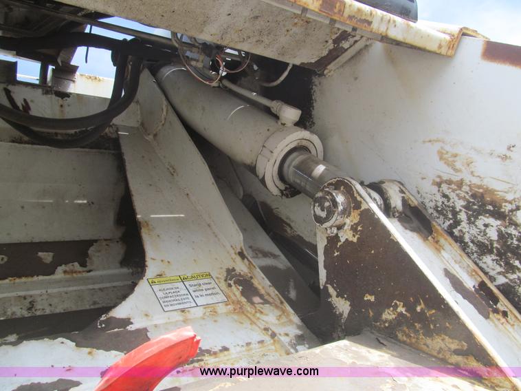 image for item I7108 2000 Volvo WXLL64 refuse truck