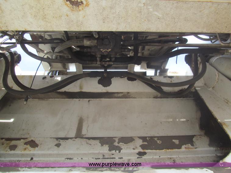 image for item I7108 2000 Volvo WXLL64 refuse truck