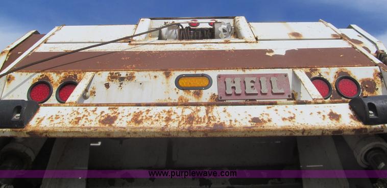 image for item I7108 2000 Volvo WXLL64 refuse truck