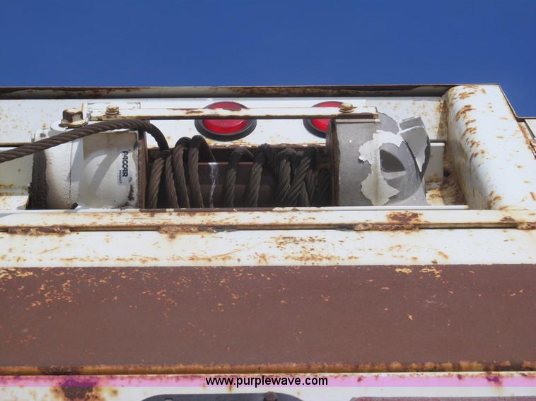 image for item I7108 2000 Volvo WXLL64 refuse truck