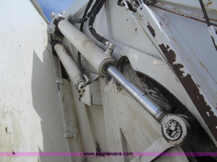 image for item I7108 2000 Volvo WXLL64 refuse truck