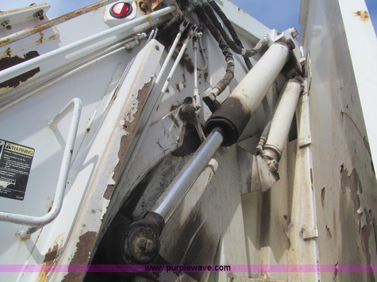 image for item I7108 2000 Volvo WXLL64 refuse truck