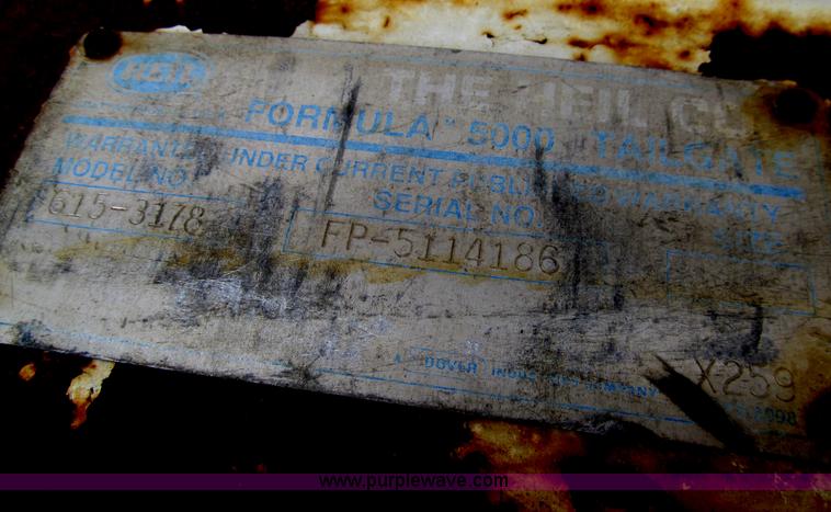 image for item I7108 2000 Volvo WXLL64 refuse truck