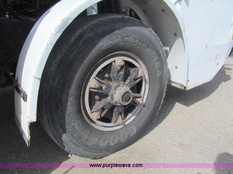 image for item I7108 2000 Volvo WXLL64 refuse truck