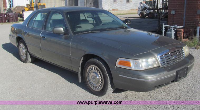 image for item I7127 2000 Ford Crown Victoria Police Interceptor