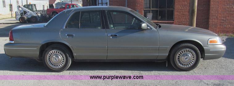 image for item I7127 2000 Ford Crown Victoria Police Interceptor