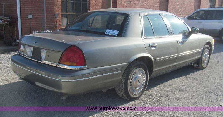 image for item I7127 2000 Ford Crown Victoria Police Interceptor