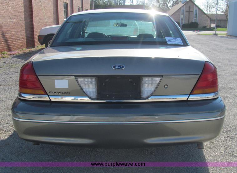 image for item I7127 2000 Ford Crown Victoria Police Interceptor