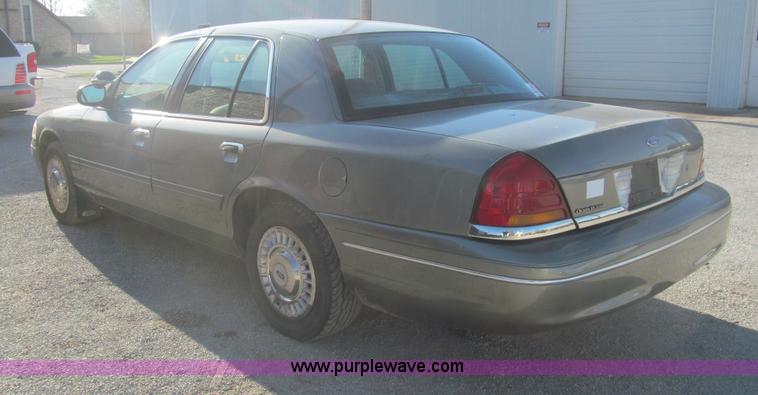 image for item I7127 2000 Ford Crown Victoria Police Interceptor