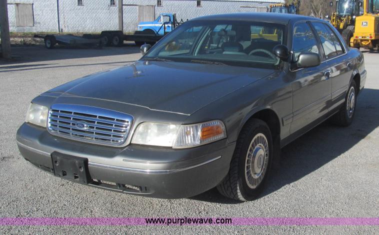 image for item I7127 2000 Ford Crown Victoria Police Interceptor