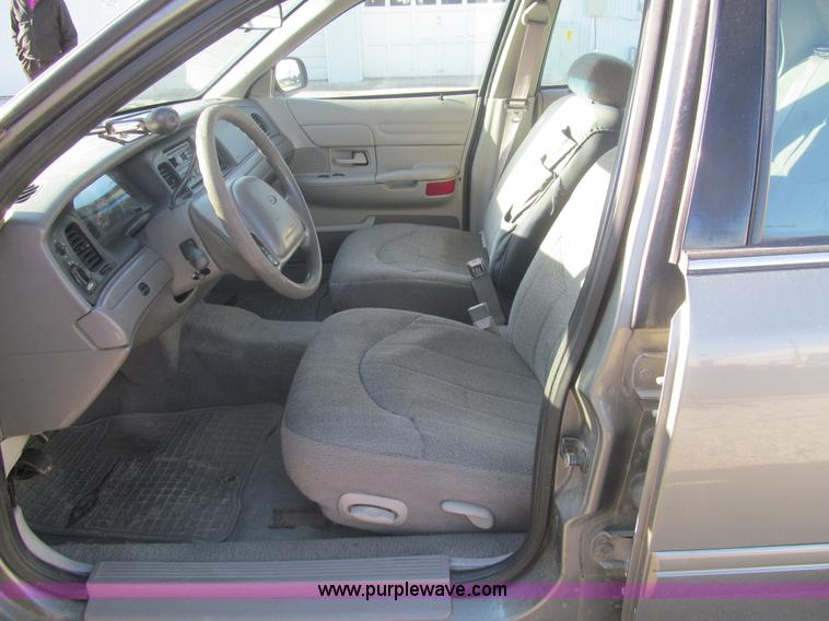 image for item I7127 2000 Ford Crown Victoria Police Interceptor