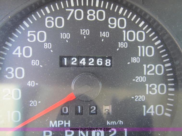 image for item I7127 2000 Ford Crown Victoria Police Interceptor