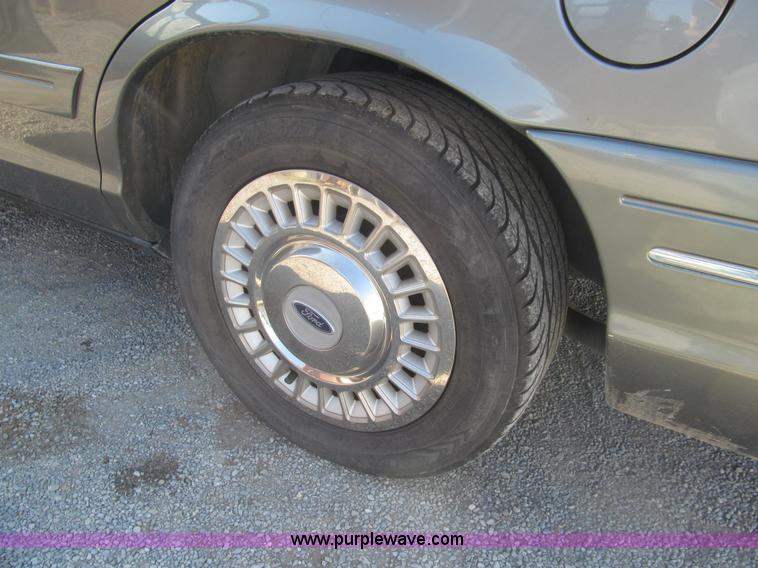 image for item I7127 2000 Ford Crown Victoria Police Interceptor