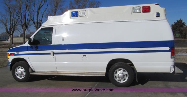 image for item I7148 1998 Ford Econoline E350 Super ambulance