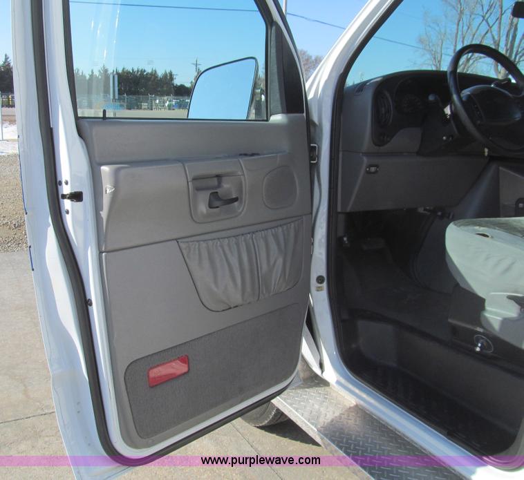 image for item I7148 1998 Ford Econoline E350 Super ambulance