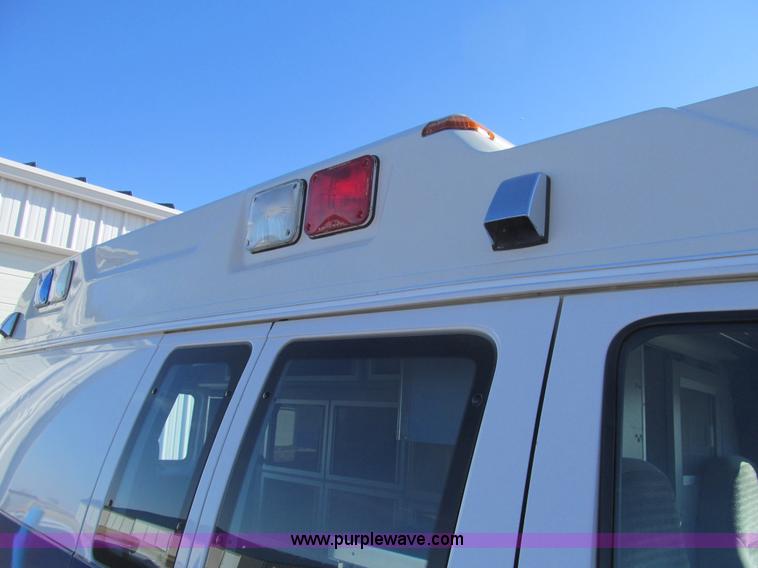 image for item I7148 1998 Ford Econoline E350 Super ambulance