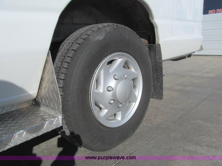 image for item I7148 1998 Ford Econoline E350 Super ambulance