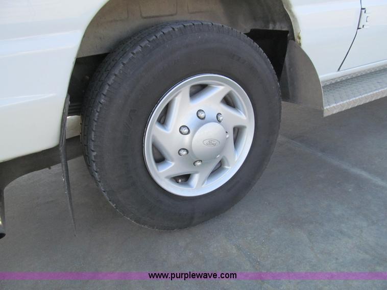 image for item I7148 1998 Ford Econoline E350 Super ambulance