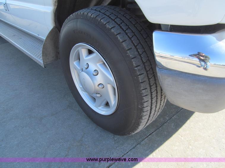 image for item I7148 1998 Ford Econoline E350 Super ambulance