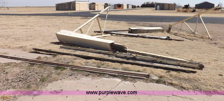 image for item I9006 Sliding hangar door