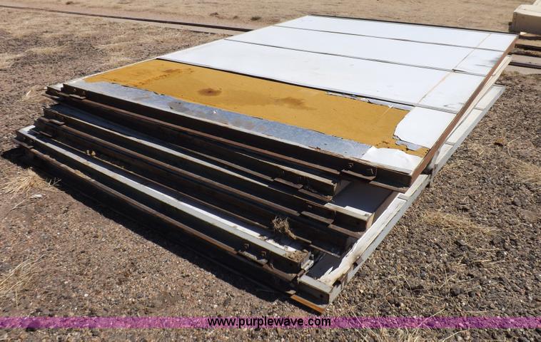 image for item I9006 Sliding hangar door