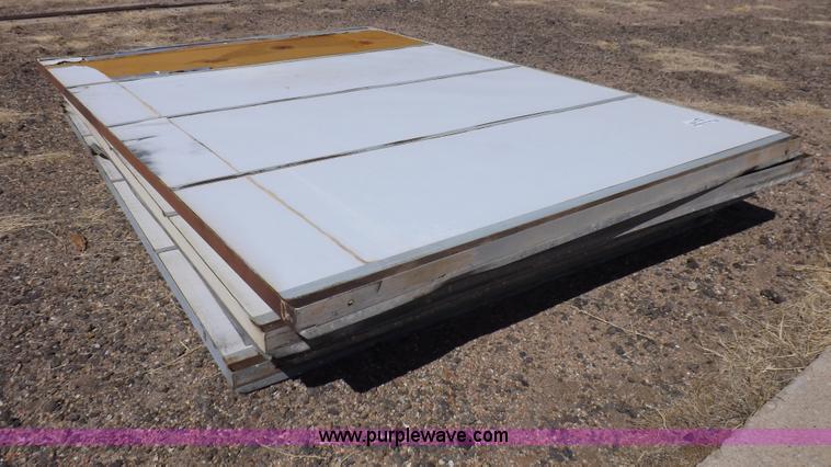image for item I9006 Sliding hangar door