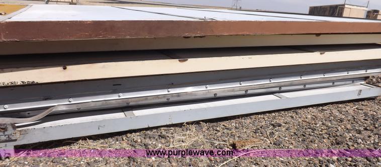 image for item I9006 Sliding hangar door