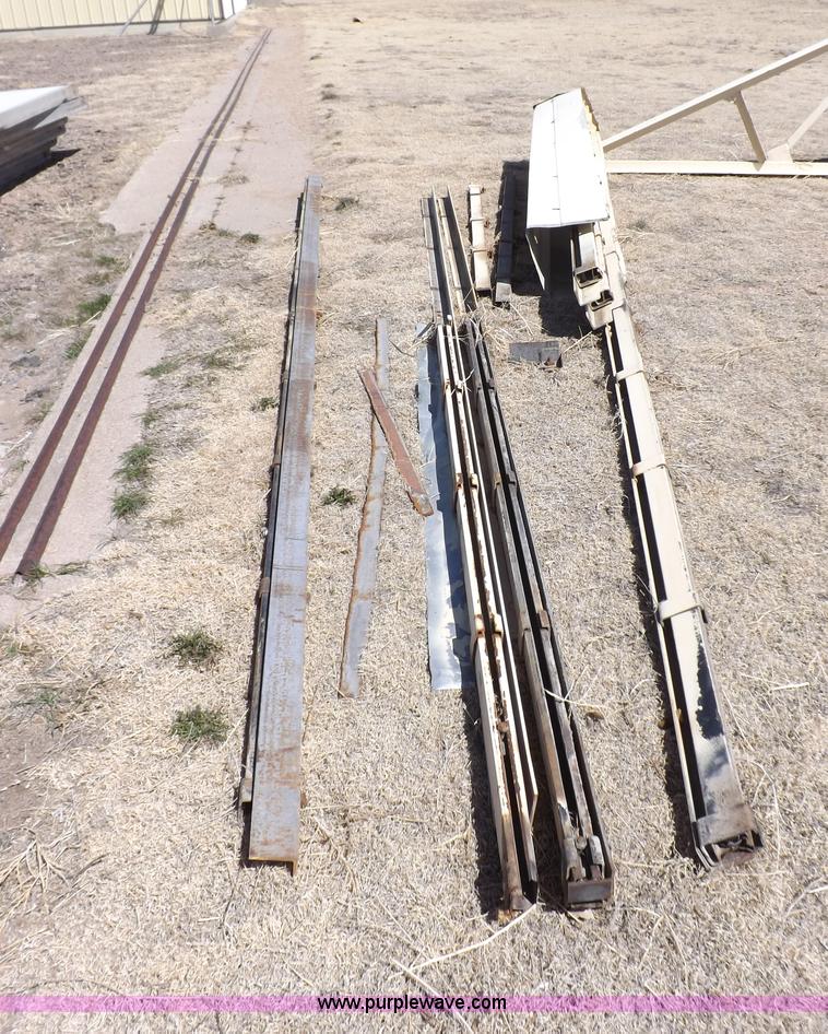 image for item I9006 Sliding hangar door