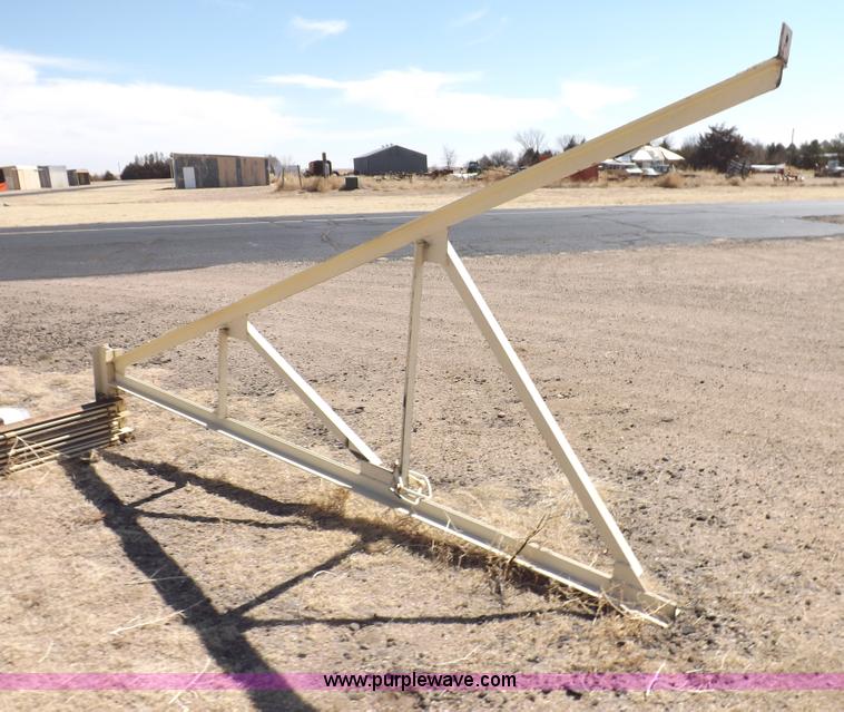 image for item I9006 Sliding hangar door