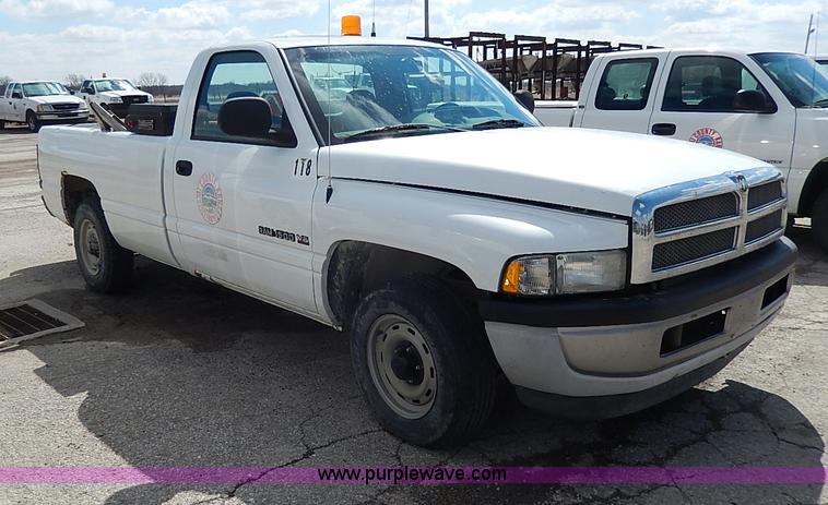 image for item I9252 2001 Dodge Ram 1500 pickup truck