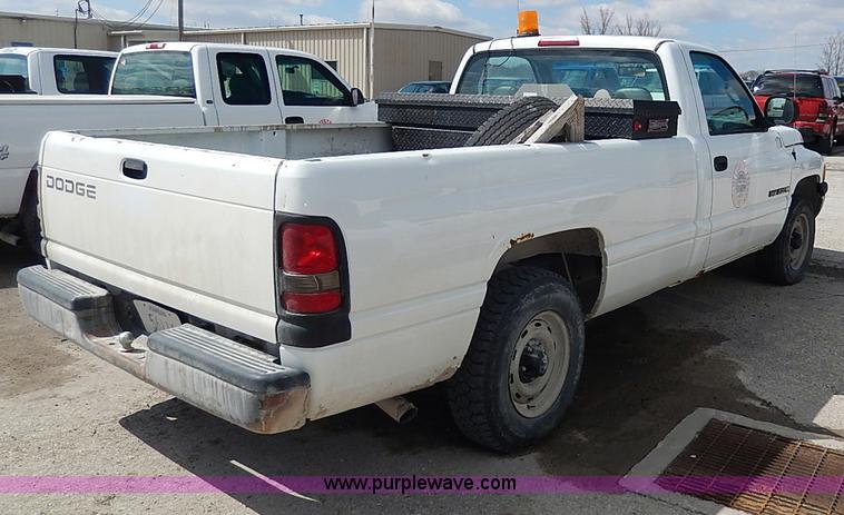 image for item I9252 2001 Dodge Ram 1500 pickup truck