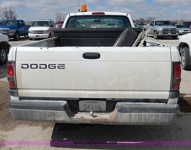 image for item I9252 2001 Dodge Ram 1500 pickup truck