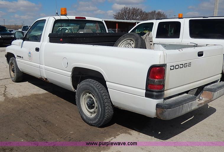 image for item I9252 2001 Dodge Ram 1500 pickup truck