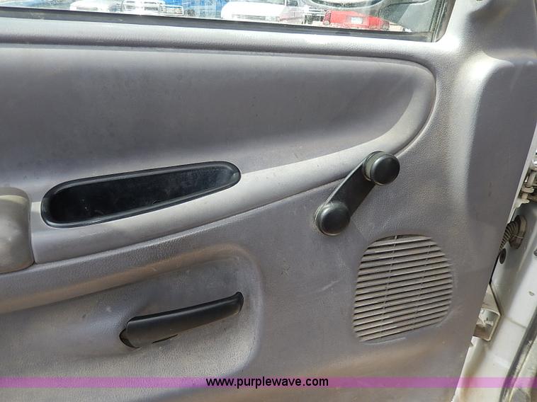 image for item I9252 2001 Dodge Ram 1500 pickup truck