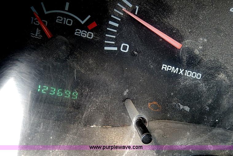 image for item I9252 2001 Dodge Ram 1500 pickup truck