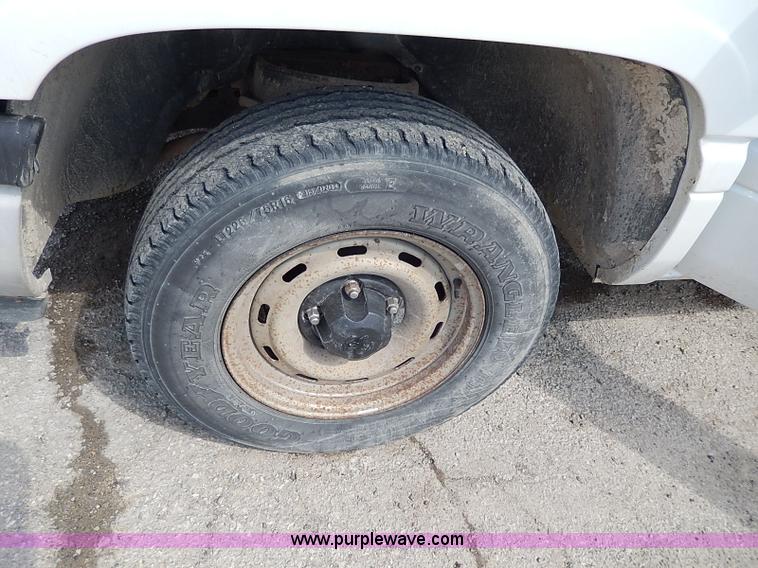 image for item I9252 2001 Dodge Ram 1500 pickup truck