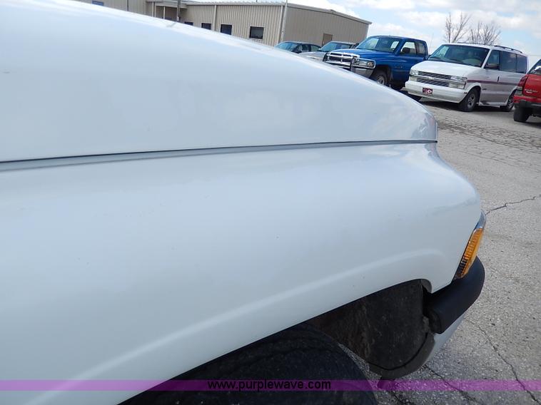 image for item I9252 2001 Dodge Ram 1500 pickup truck