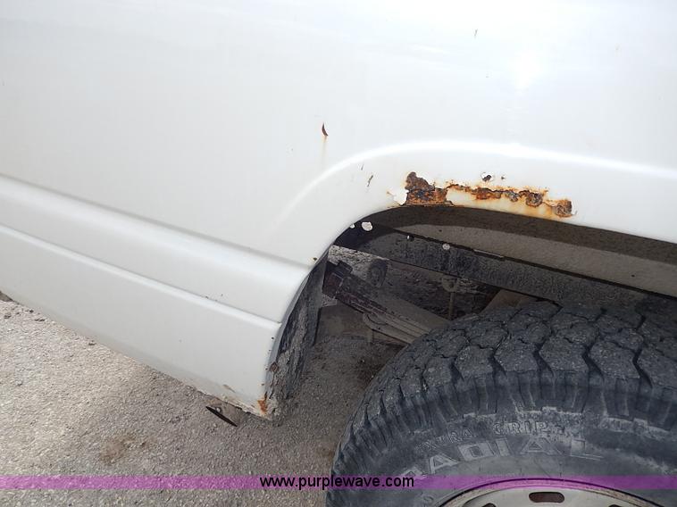 image for item I9252 2001 Dodge Ram 1500 pickup truck