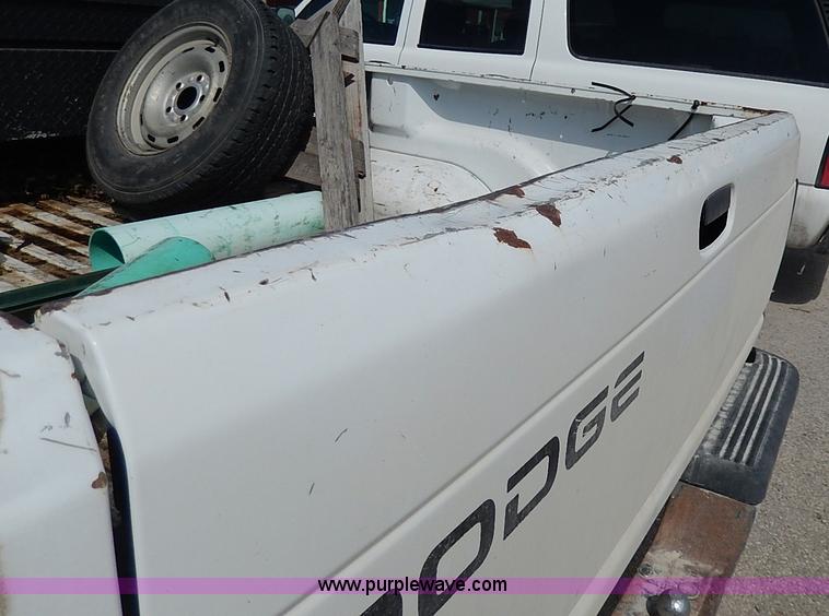 image for item I9252 2001 Dodge Ram 1500 pickup truck