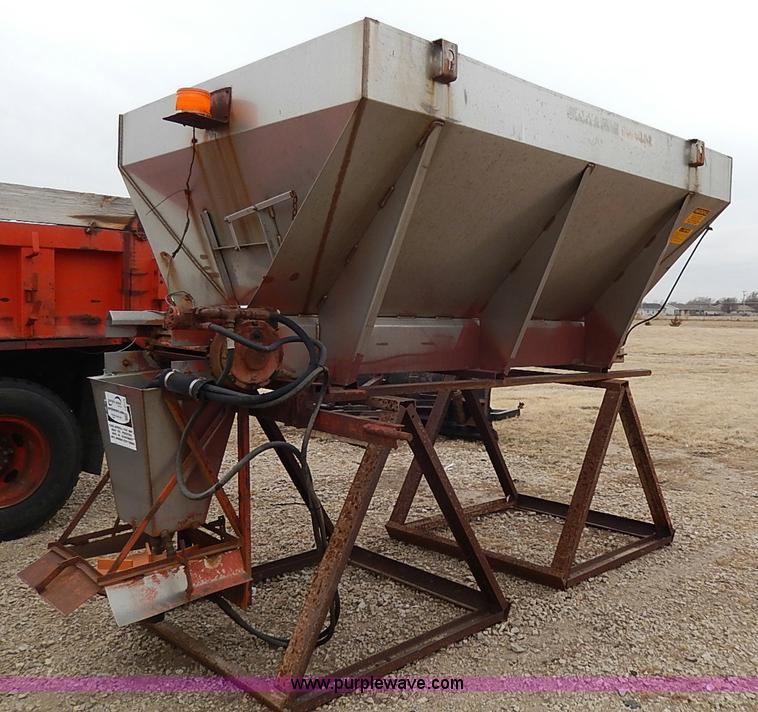 image for item I9273 Larson stainless steel spreader