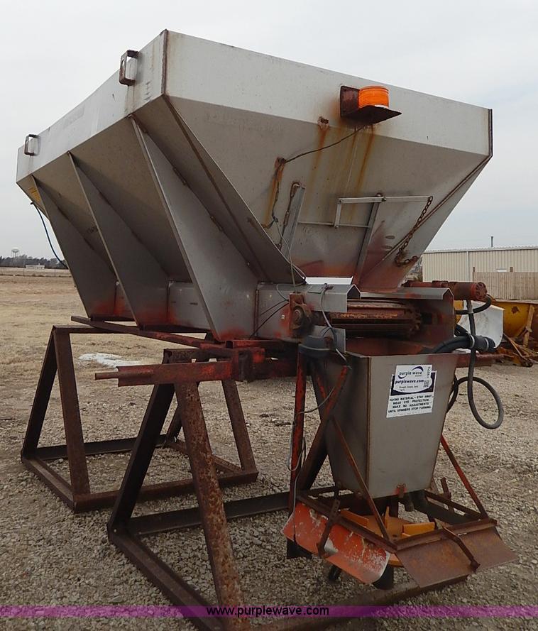 image for item I9273 Larson stainless steel spreader