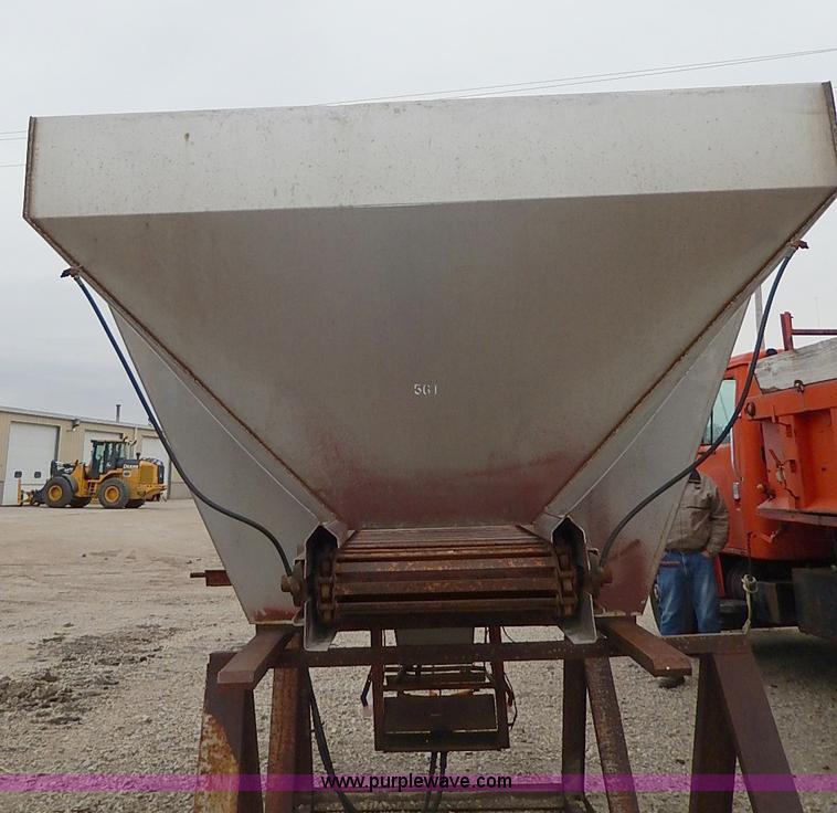 image for item I9273 Larson stainless steel spreader