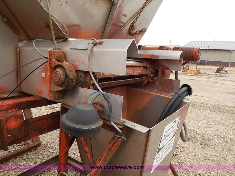 image for item I9273 Larson stainless steel spreader