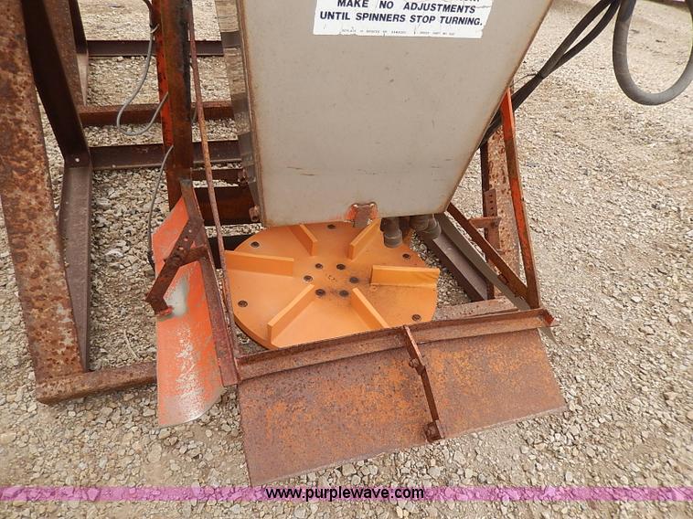 image for item I9273 Larson stainless steel spreader