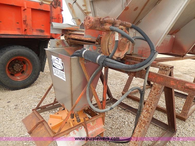 image for item I9273 Larson stainless steel spreader