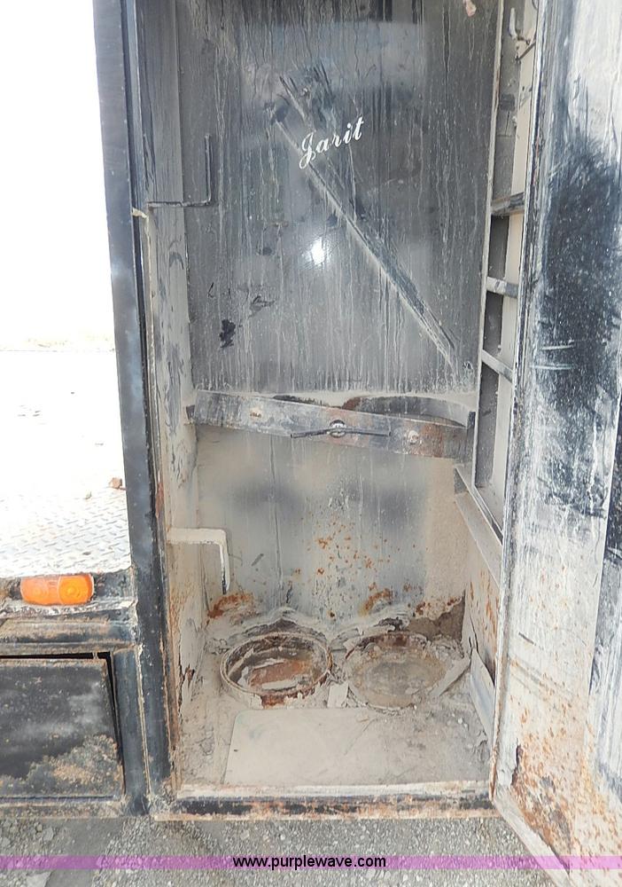 image for item I9274 2003 Chevrolet Silverado 3500 flatbed pickup truck