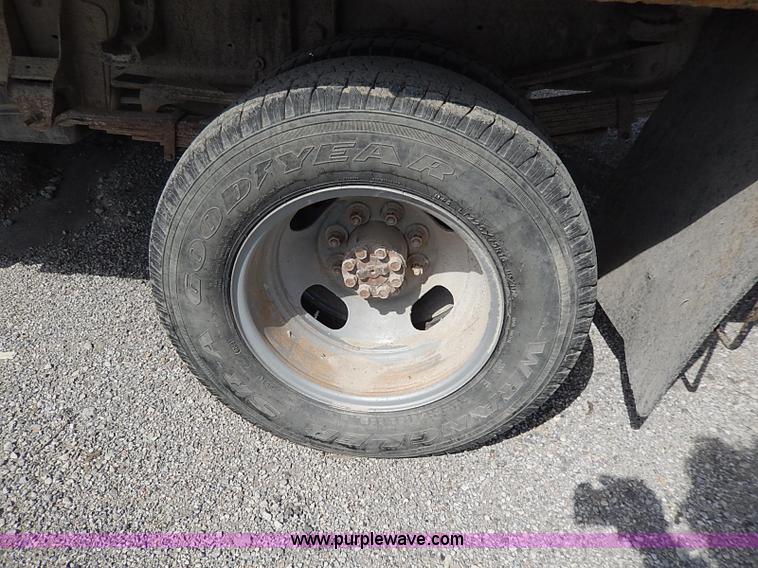 image for item I9274 2003 Chevrolet Silverado 3500 flatbed pickup truck